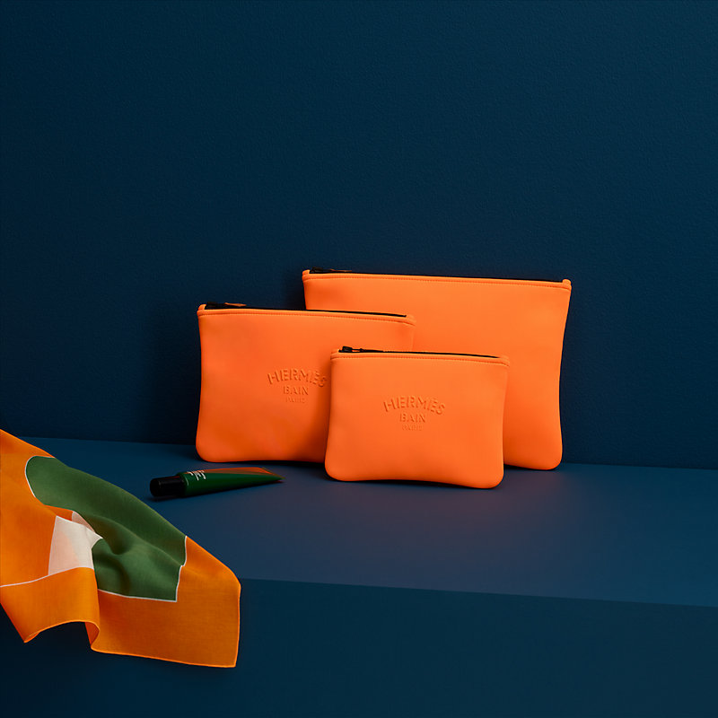 さりげなくお洒落☆【HERMES】Neobain case, small model Hermes Neobain Case Neon Orange Small Model Bain | Mightychic